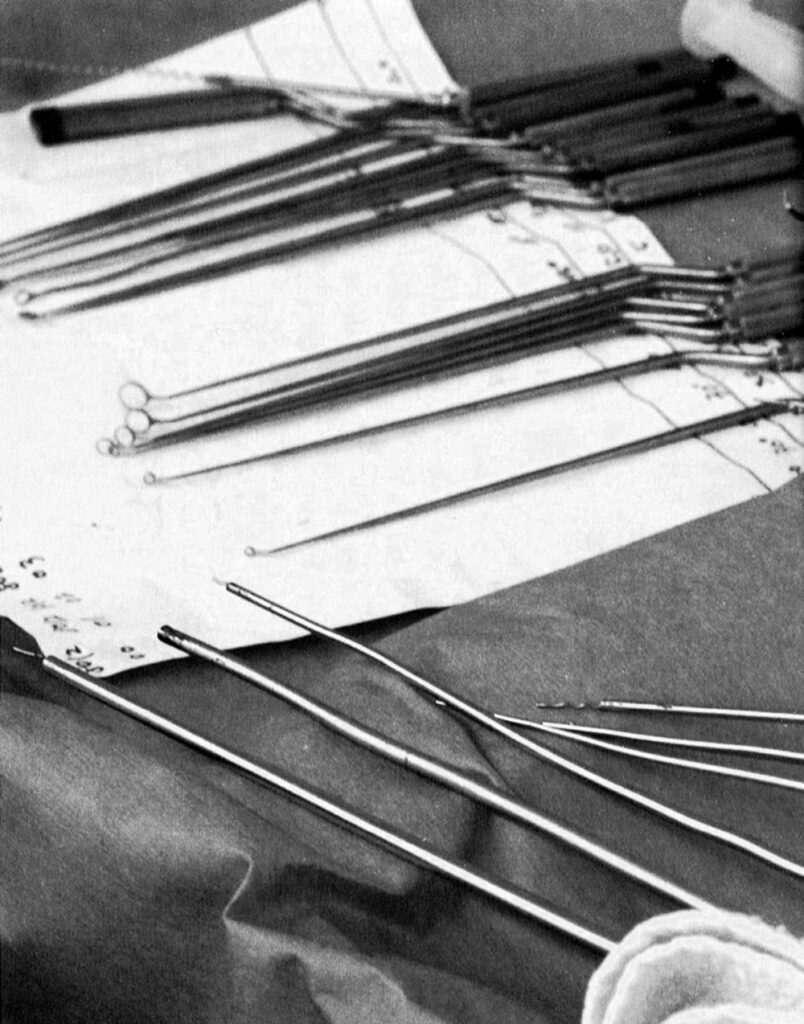 最先端の手術に不可欠な福島オリジナル手術器具 ※「神の手のミッション福島孝徳」 第3章【書籍抜粋】