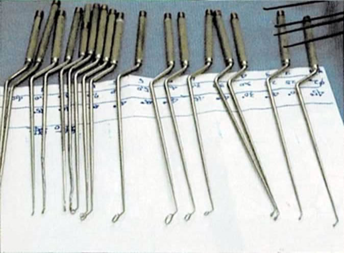 最先端の手術に不可欠な福島オリジナル手術器具 ※「神の手のミッション福島孝徳」 第3章【書籍抜粋】