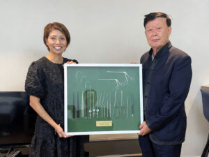 福島智美さんと、内モンゴル自治区人民病院 脳神経外科の蘇寧先生